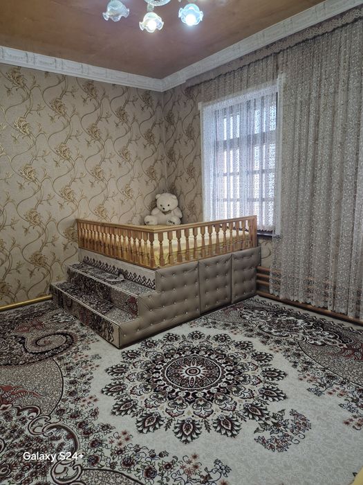 Олтин тепа махалласида уй сотилади. 11 хона