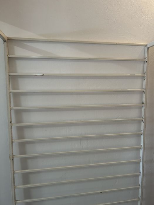 Grilaj metalic , fereastra , balcon