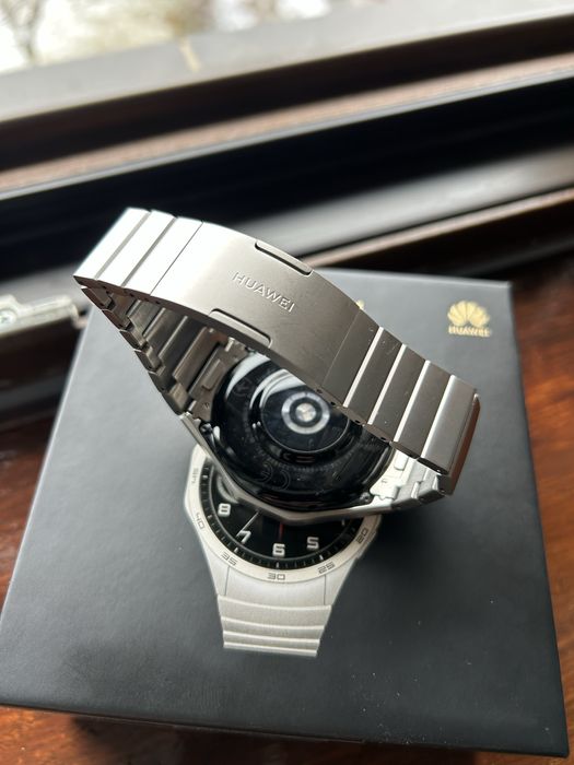 Huawei Watch GT 4 (metalic) – stare foarte bună, baterie excelentă