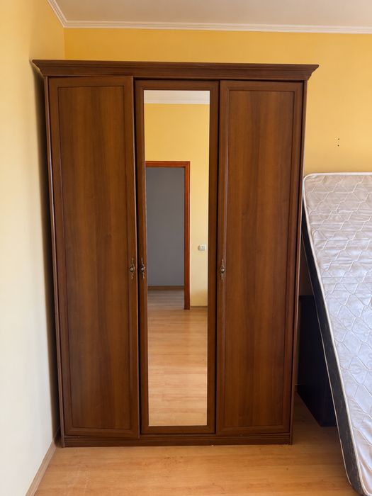 Продается мебель, шкафы и стол