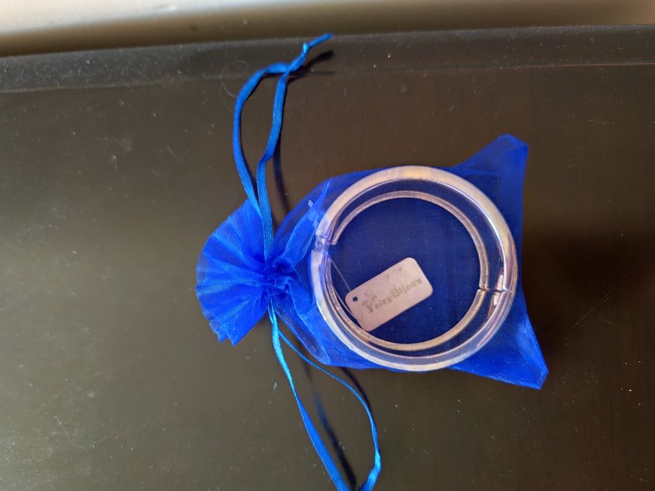 Дамска гривна с кожа