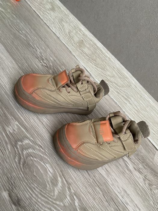 Продам детскую обувь