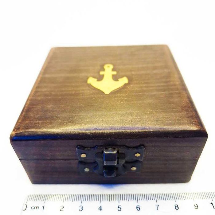 Бронзов компас с вечен календар с дървена ретро кутия