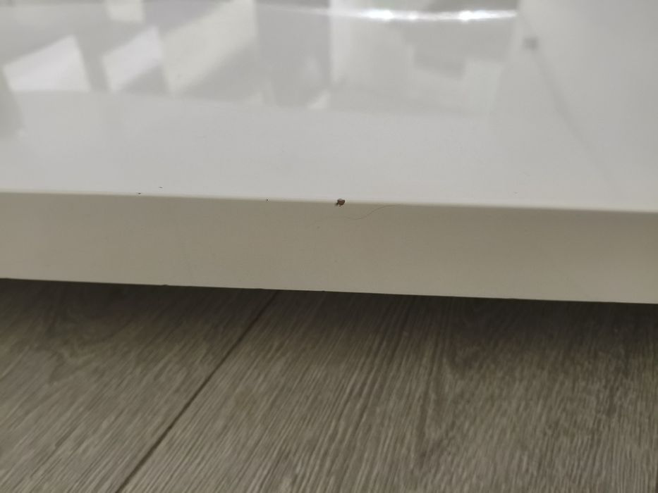 Бяла холна маса с чекмеджета