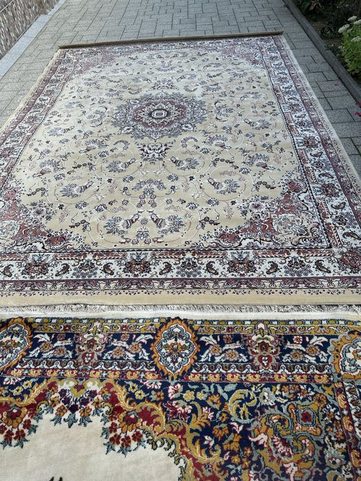 De vanzare patru covoare persane