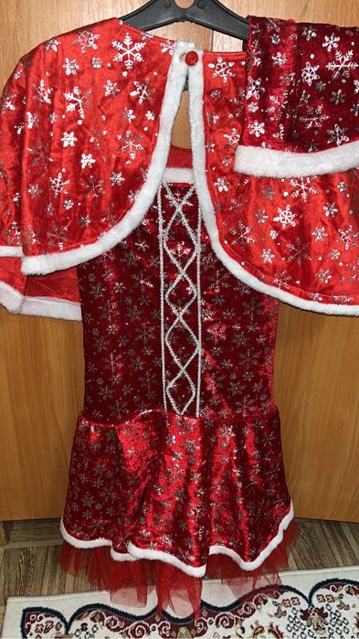 Костьюм (снегурочки)