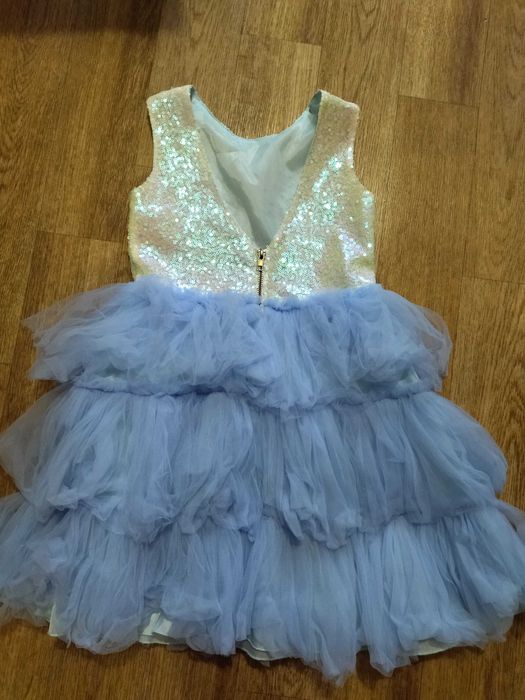 Платья новые 5-6 лет