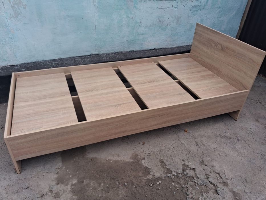 Продам кровать с матрасом
