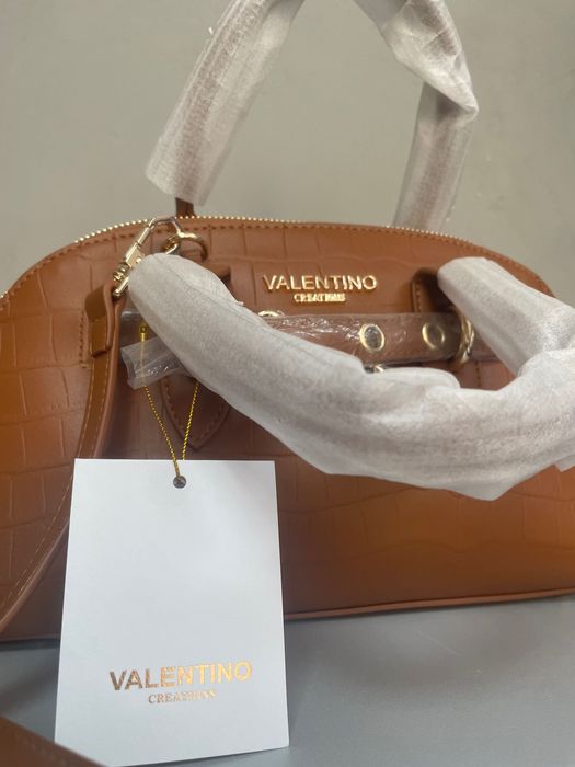 Дамска чанта от естествена кожа Valentino