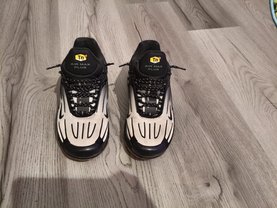 Vănd adidași Nike tn în stare foarte bună.