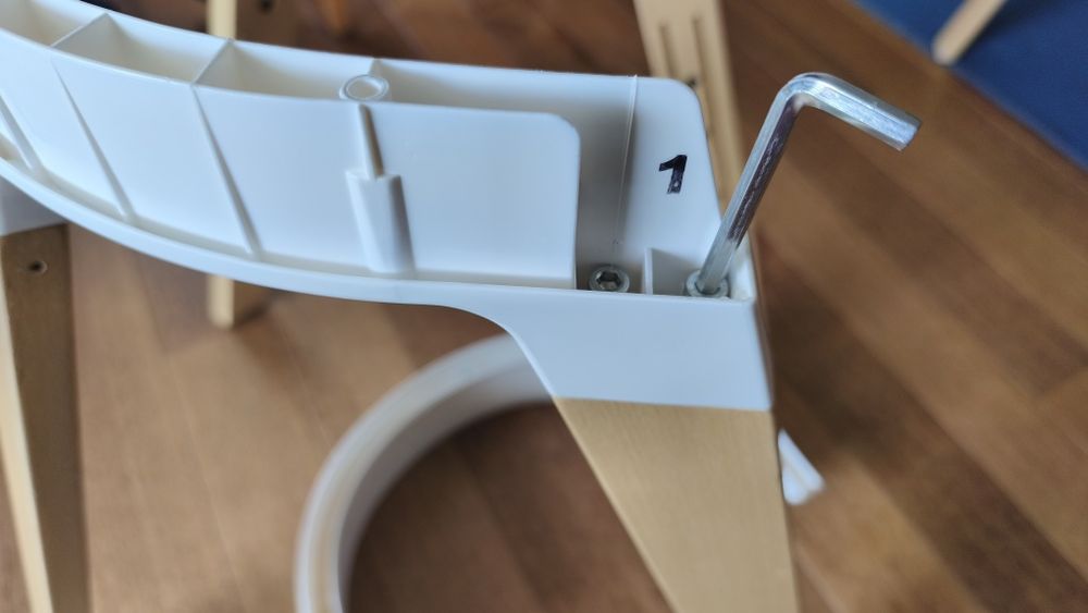 Стол за хранене Stokke Steps + седалка, възглавнички и колан.