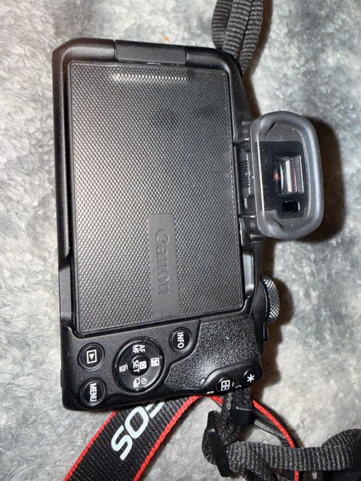 Body Canon EOS R50 Aparat Foto Mirrorless + 3 Baterii USB-C + Trepied 180cm + Curea mână