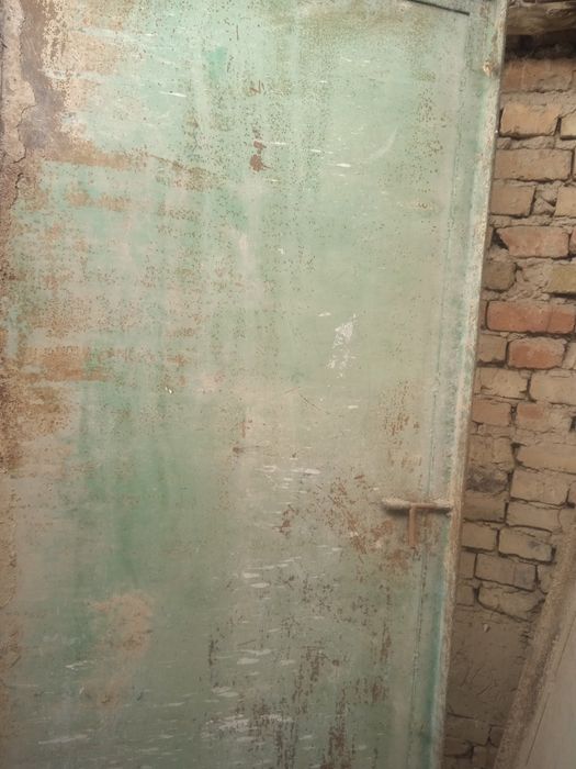 Темір есік сатылады.