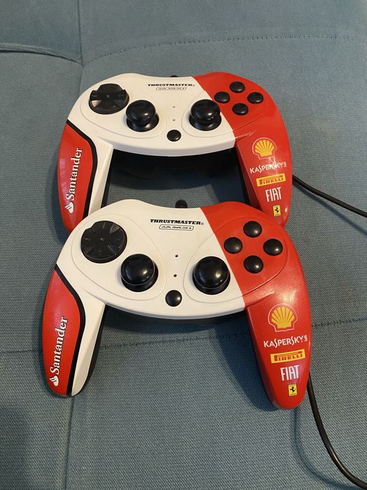 Gamepad Ferrari 150th Italia Exclusive Edition pentru PC, Thrustmaster