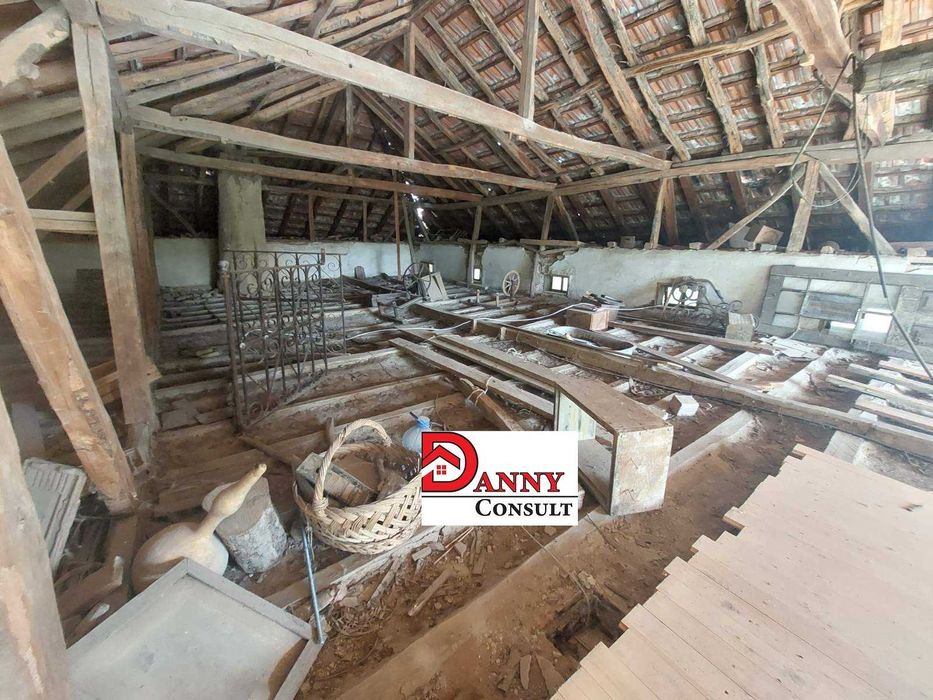 Частично реновирана къща с двор в с. Миндя