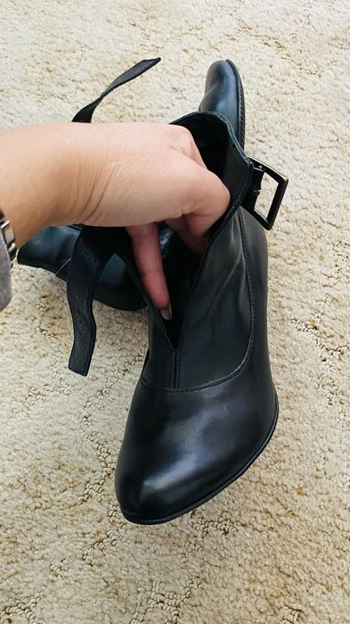 Botine dama negre, cu toc si catarama aurie,  marimea 37