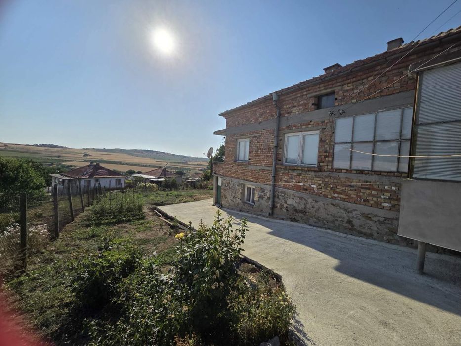 Продавам двуетажна къща в с. Пещерско, област Бургас. БЕЗ ПОСРЕДНИК!