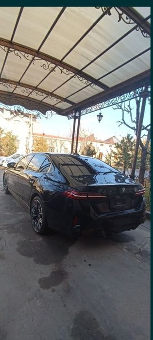 BMW i5  40L  2025 йил monitor+ Skyline