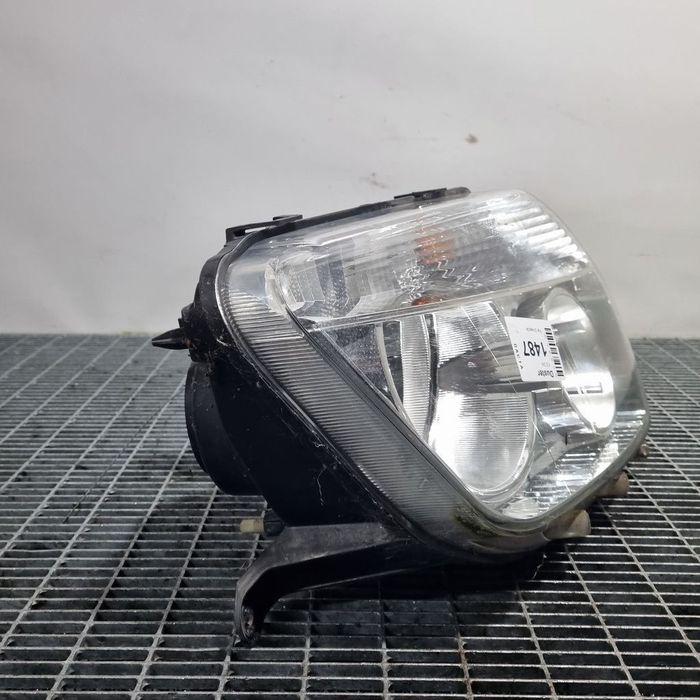 Far Dreapta Dacia Duster 2010 - 2013 SUV 4 Usi (1487) Fara xenon