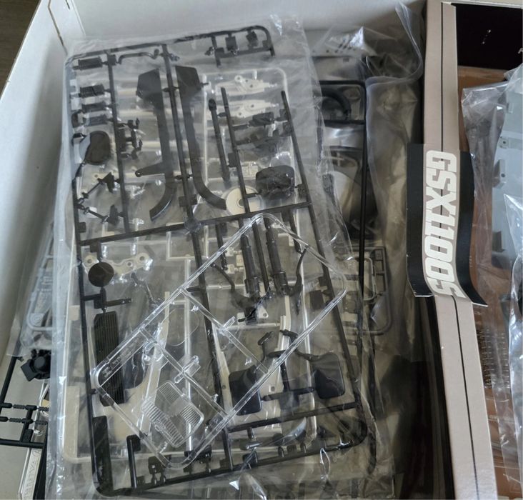 Macheta 1:6 - Tamiya Motocicleta Suzuki GSX1100S 1982 (Model Kit)