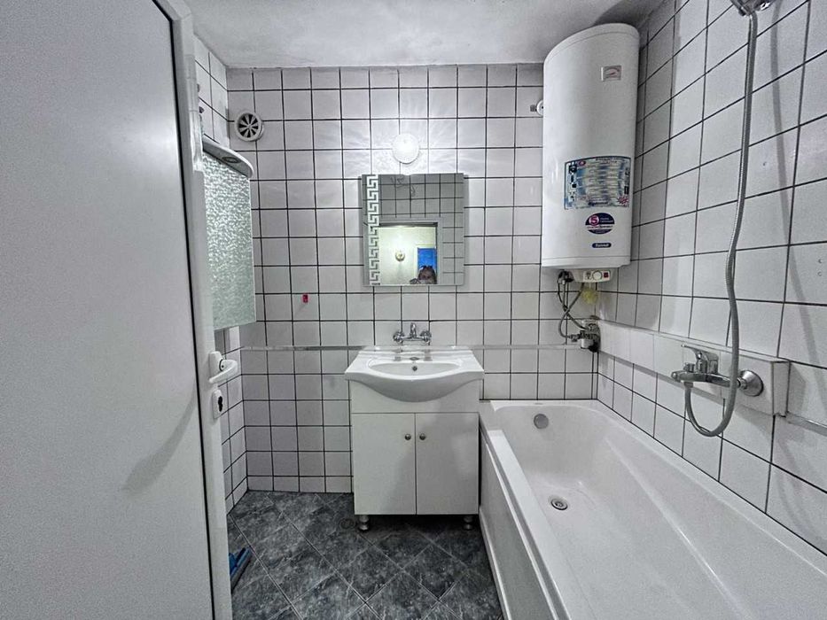 Тристаен Апартамент