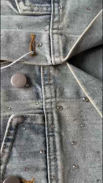 Джинсовая куртка в стразах 2026 бомбовая на сейчас Люкс