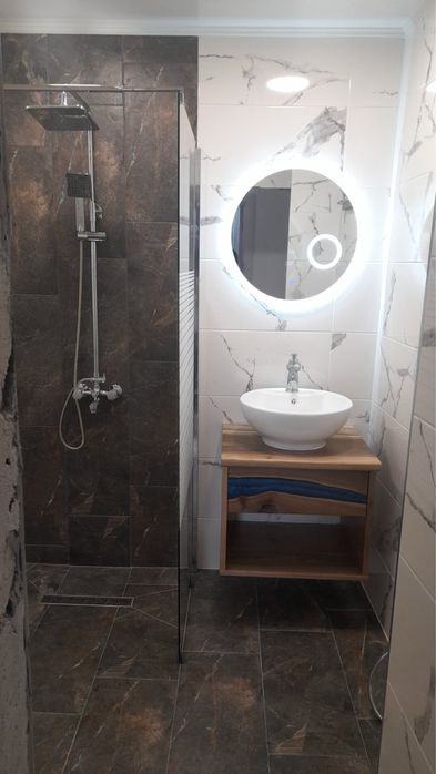 Луксозни мебели от масивно дърво и епоксидна смола