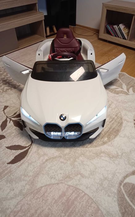 Masina BMW pentru copii