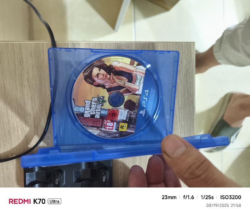 Ps4 500 gb. 2 djoystik