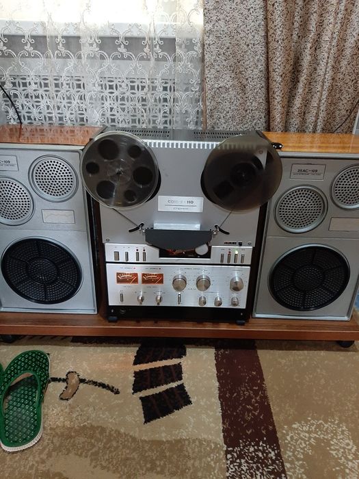 Магнитофон катушечный.