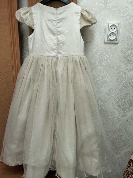 Продам бальные платья