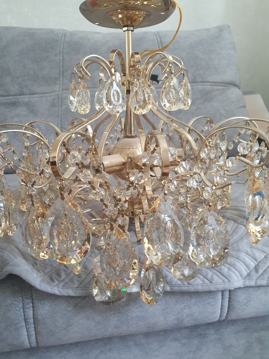 Люстра  из 6-ти лампочек