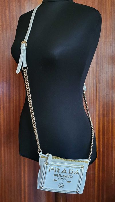 PRADA 100% оригинална малка чантичка за през рамо
