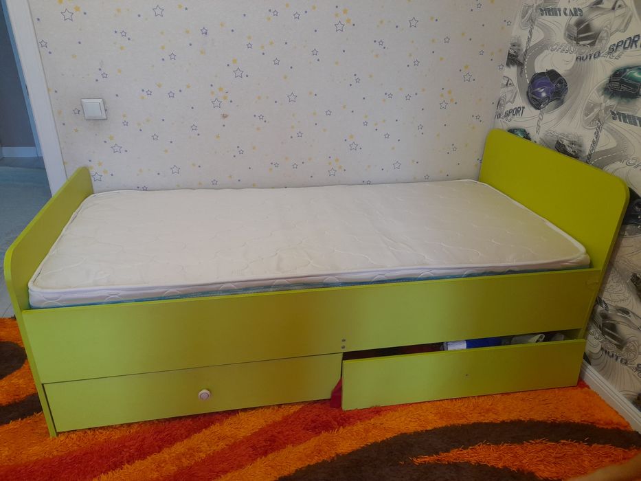 Балаларға арналған керует пен матырас