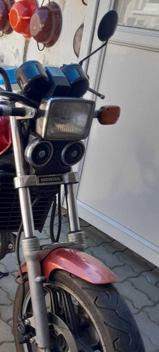 Honda VF750S V45 Sabre – motocicletă clasică pentru colecționari