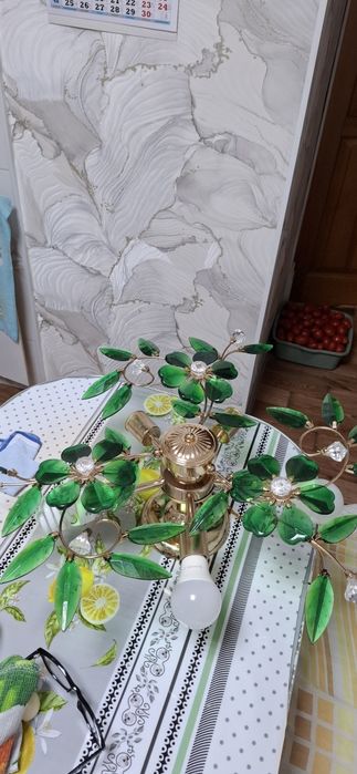 Продам красивую люстру