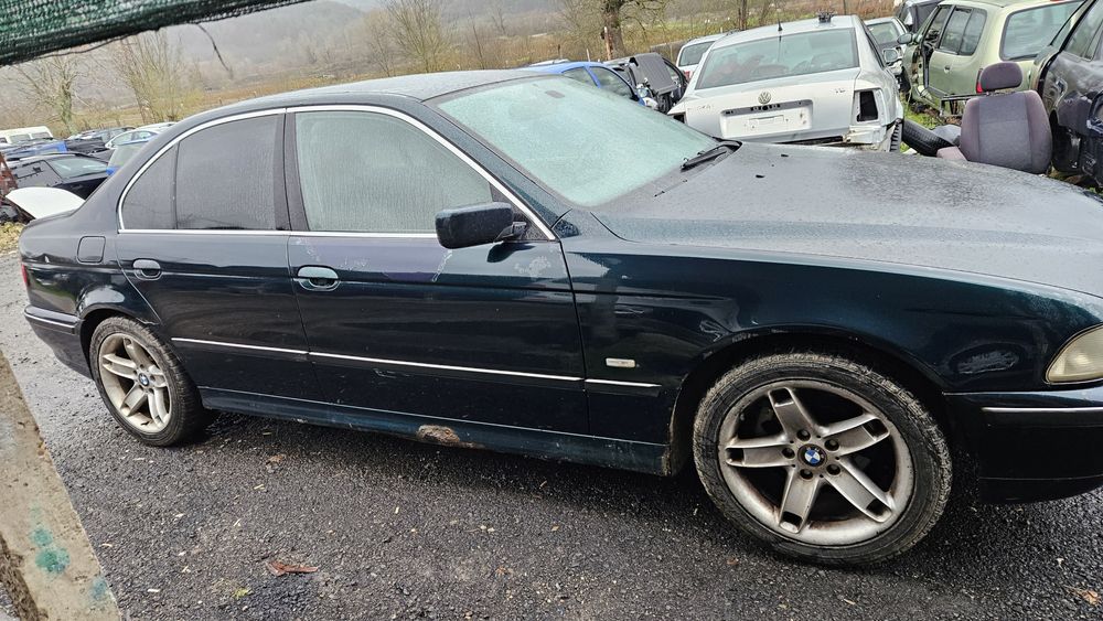 BMW E39 - 520i на части