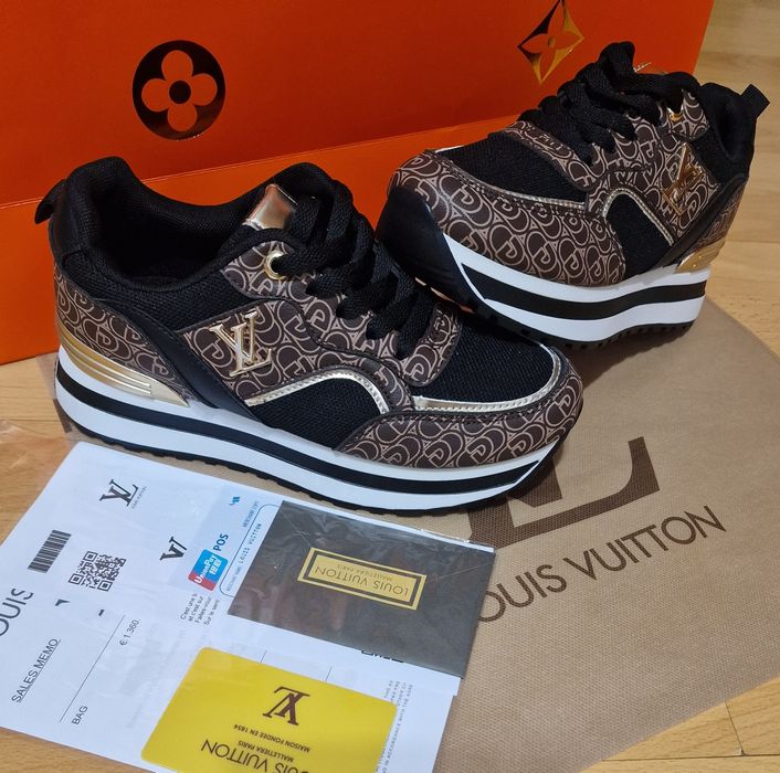 Adidasi Louis Vuitton,logo metalic auriu, saculet, etichetă