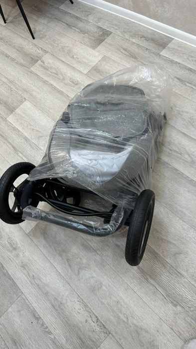 Коляска зима-лето, новая