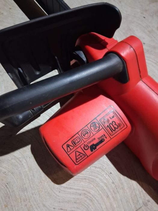 Fierăstrău electric cu lanț Black & Decker GK1940T