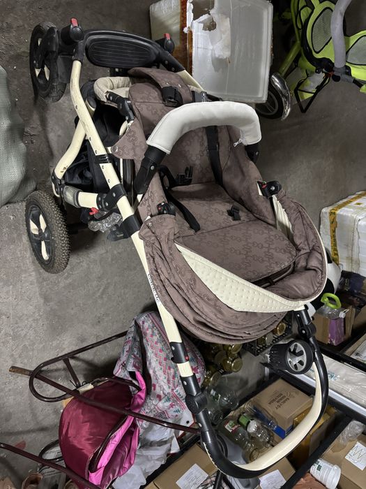 Детская коляска три в одном.