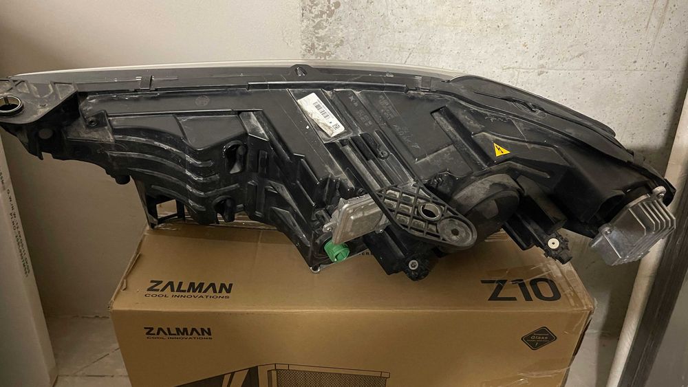 Десен USA фар за Alfa Romeo Stelvio – адаптивен ксенон