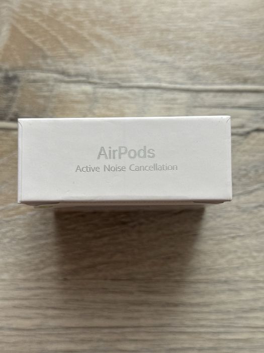 Apple AirPods 4 sigilate.