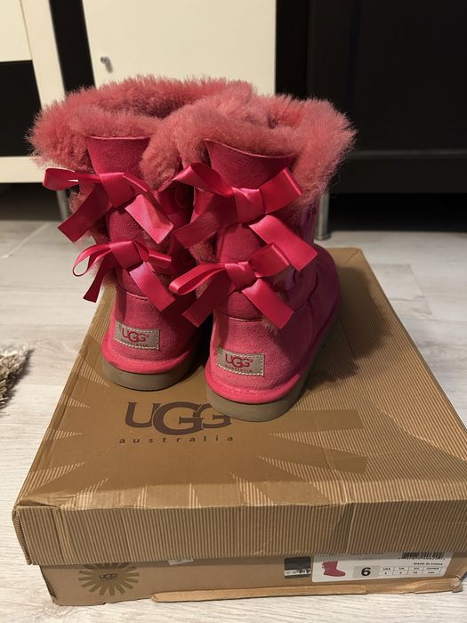 ugg roz cu fundite