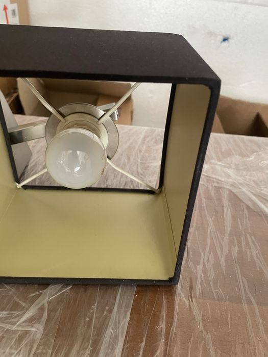 Практична Стенна лампа