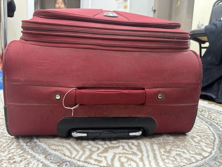 Продам чемодан большой прочный