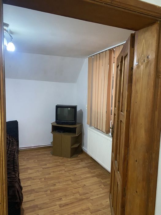 Camere de inchiriat intr-un spatiu comercial!