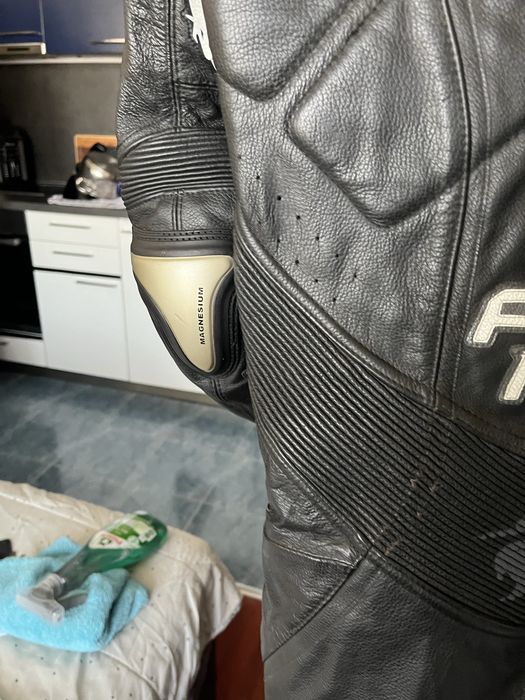 Мото гащеризон ,Кенгурова кожа .Американски на фирмата “Airlenness” с