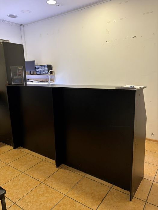 Продается ресепшен и шкаф