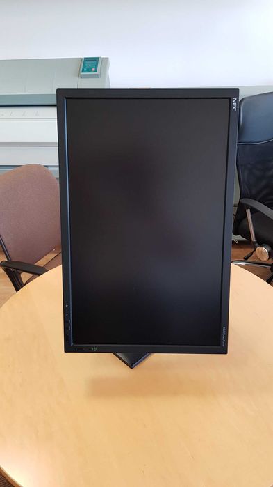 Monitor profesional NEC 24"